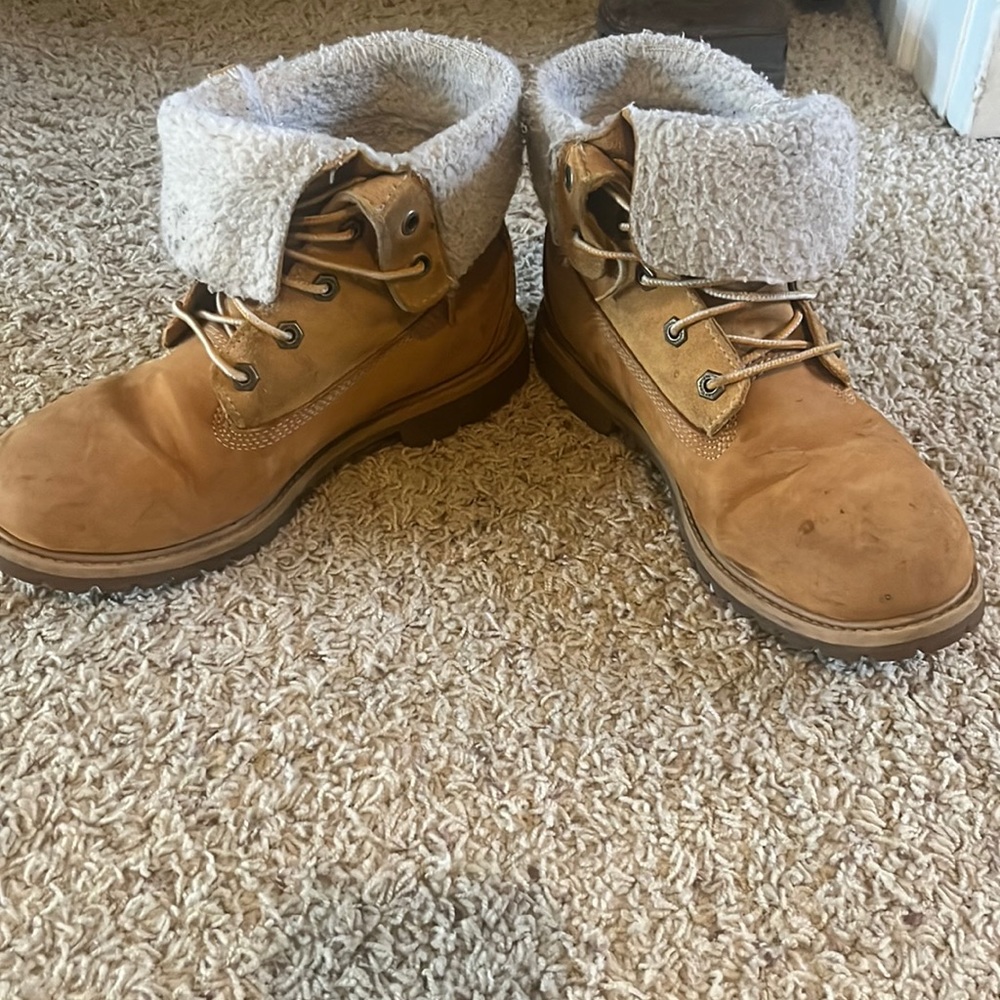 Make offer lightly used Tan timberlands